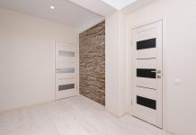 דלתות במבצע